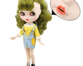 Madison – Premium Custom Neo Blythe Doll with Green Hair, White Skin & Matte Smiling Face