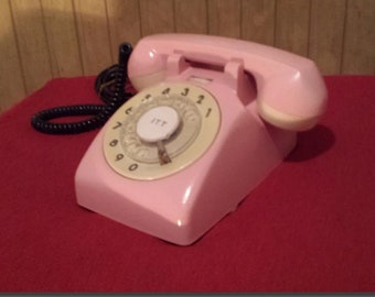 Téléphone rose vintage , téléphone manuel a cadran ,rose , téléphone de bureau  décorations  et collections ,couleurs disponibles
