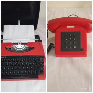 Conjunto de 02 dos piezas máquina de escribir vintage Manual teléfono portátil y fijo rojo Colores disponibles obras japón.