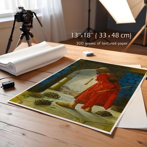 Pu&ograve; includere: Una stampa su carta strutturata, 33 x 48 cm, raffigura una figura in una veste rossa che attraversa una porta ad arco. L'opera presenta una tavolozza di rossi, blu e gialli, con diverse tartarughe sul terreno.