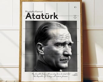 Può includere: Un ritratto in bianco e nero di Mustafa Kemal Atatürk, il fondatore e primo presidente della Repubblica di Turchia. L'immagine è incorniciata e ha un motivo a griglia dietro il ritratto. La citazione "Il mio umile corpo un giorno si trasformerà in polvere, ma la Repubblica di Turchia durerà per sempre." è stampata sotto il ritratto.