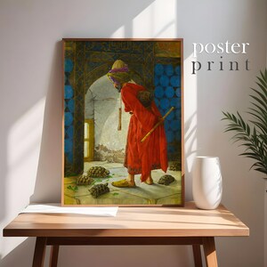 Pu&ograve; includere: Una stampa su poster incorniciata con un dipinto dettagliato di una figura in abito rosso e turbante, in piedi vicino a diverse tartarughe. Lo sfondo include un arco e piastrelle blu. Il testo "poster print" &egrave; visibile.