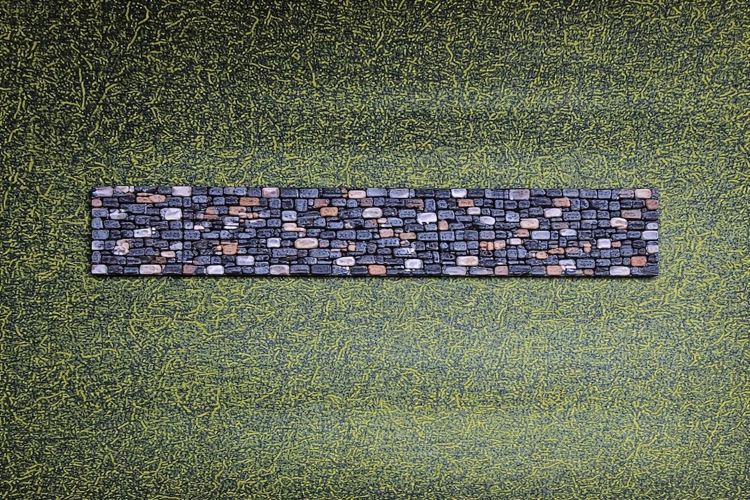 Ho Scale Rocks HO Scale Stone Fence Walls – Flexible Unpainted Rock Wall Structures ...