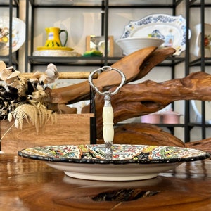 Etagere / Dessertständer mit Ornament / Servieren / Tischdekoration / Keramikgeschirr / Handarbeit aus Keramik / Dekoration / Geschenkidee