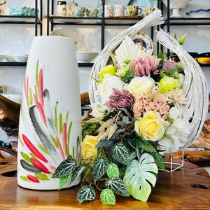 Vase / flower vase made of ceramic / white vase with bright accents / decoration / home decor / table decoration / gift idea