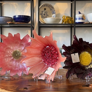 Cuenco / cuenco para dulces con forma de flor / cuenco decorativo con forma de flor / hecho a mano con vidrio / decoración del hogar / decoración de mesa / interior / decoración / idea de regalo