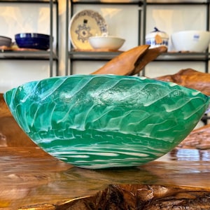 Bowl / Bowl made of Murano glass / Glass bowl green / Handmade from Murano glass / Home decor / Interior / Table decoration / Decoration