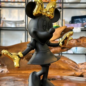 Minnie Mouse-staty / Musfigur i vitt / Walt Disney-dekoration / Svart mus / Borddekoration / Presentidé / Design / Dekoration Svart