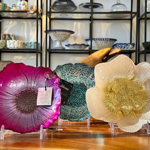 Bowl / fruit bowl / light decorative bowl in the shape of a flower / handmade from glass / decorative trays / table decoration/decor / gift