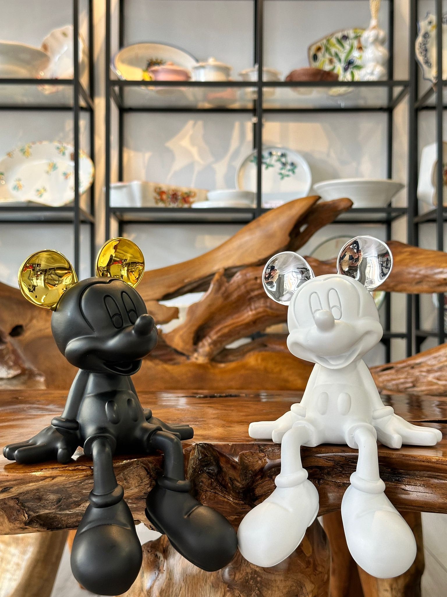 ミッキーマウスの像 / 白黒の置物 / ウォルト・ディズニーの装飾