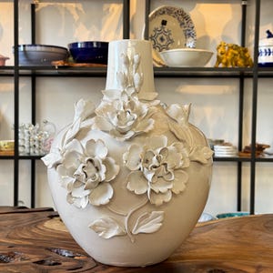 Vase / 3D Rose Vase White / Flower Vase with Flower Decor / Handmade from Porcelain / Home Decor / Decor / Table Decoration / Gift / Flowers