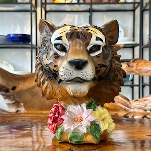 Lion / flowerpot tiger head with flowers / planter / vase / decoration / home decor / table decoration / creative gift idea / plants