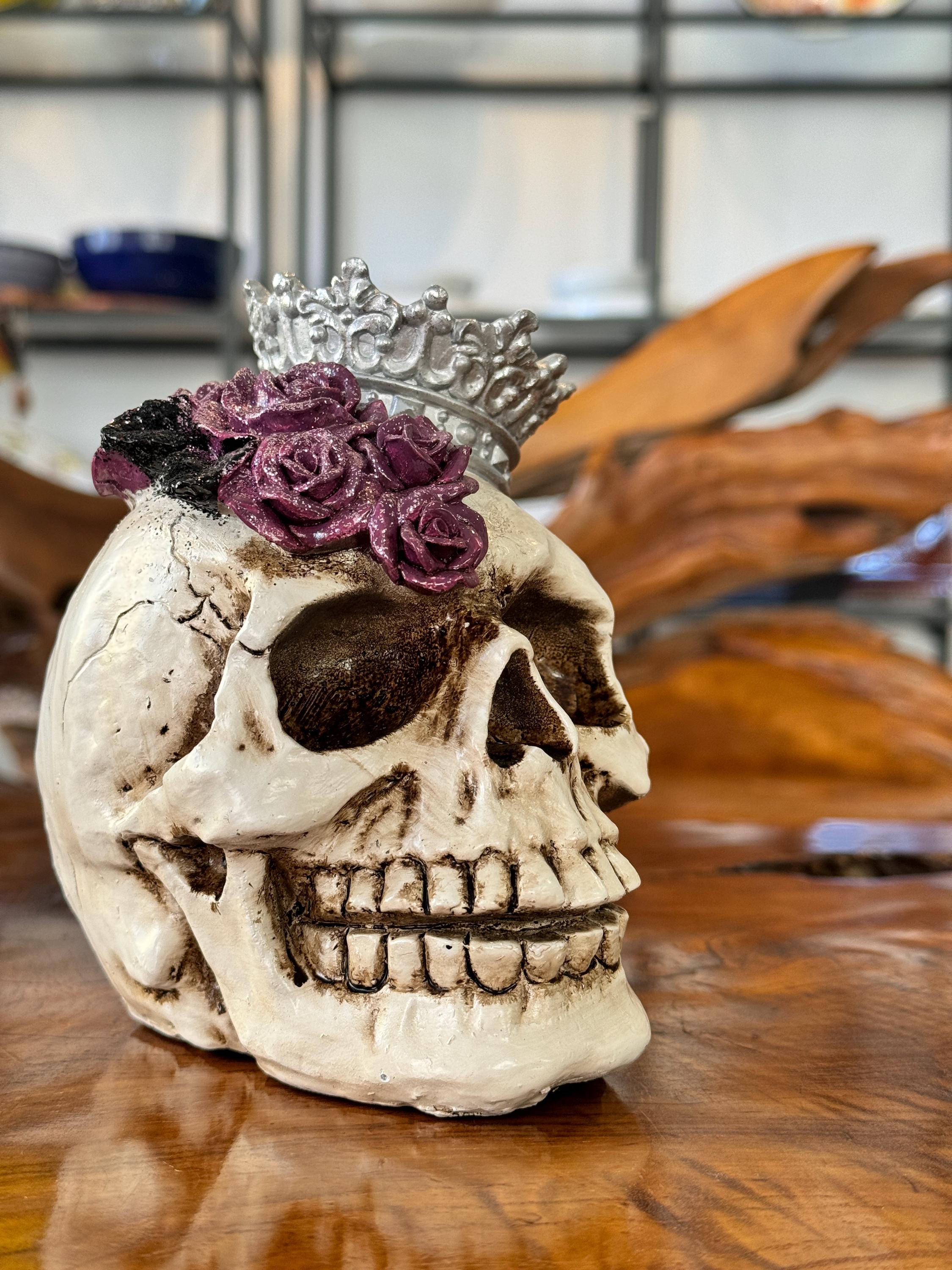 Totenkopf Statue Mit Hörnern – Gothische Tischdekoration Aus Kunstharz, 18x12x14 Cm, Schwarz, Perfekt Für Wohnzimmer, Büro Oder Schlafzimmer
