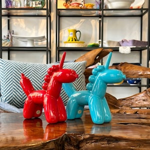 Estatua de unicornio globo / figura decorativa unicornio globo / escultura moderna / decoración hecha de resina / decoración de mesa / decoración del hogar / idea de regalo