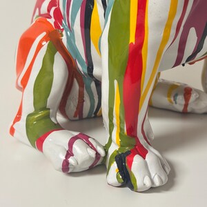 Bulldog Skulptur bunt aus Resin, Pop Art Hund Figur, Graffiti Bulldogge, moderne Wohn Deko, Statement Tierfigur, Design Wohnaccessoire Bild 11