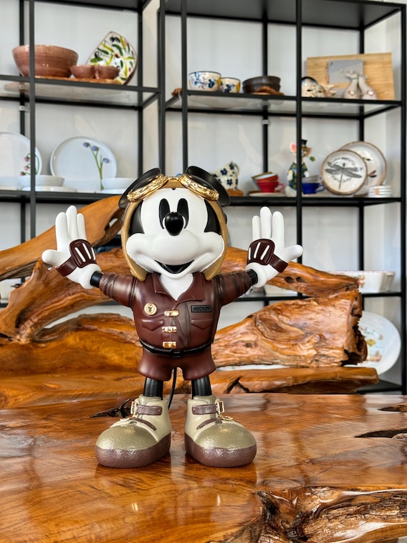 Mickey Mouse Statue / Figure Mickey Mouse Pilot / Walt Disney