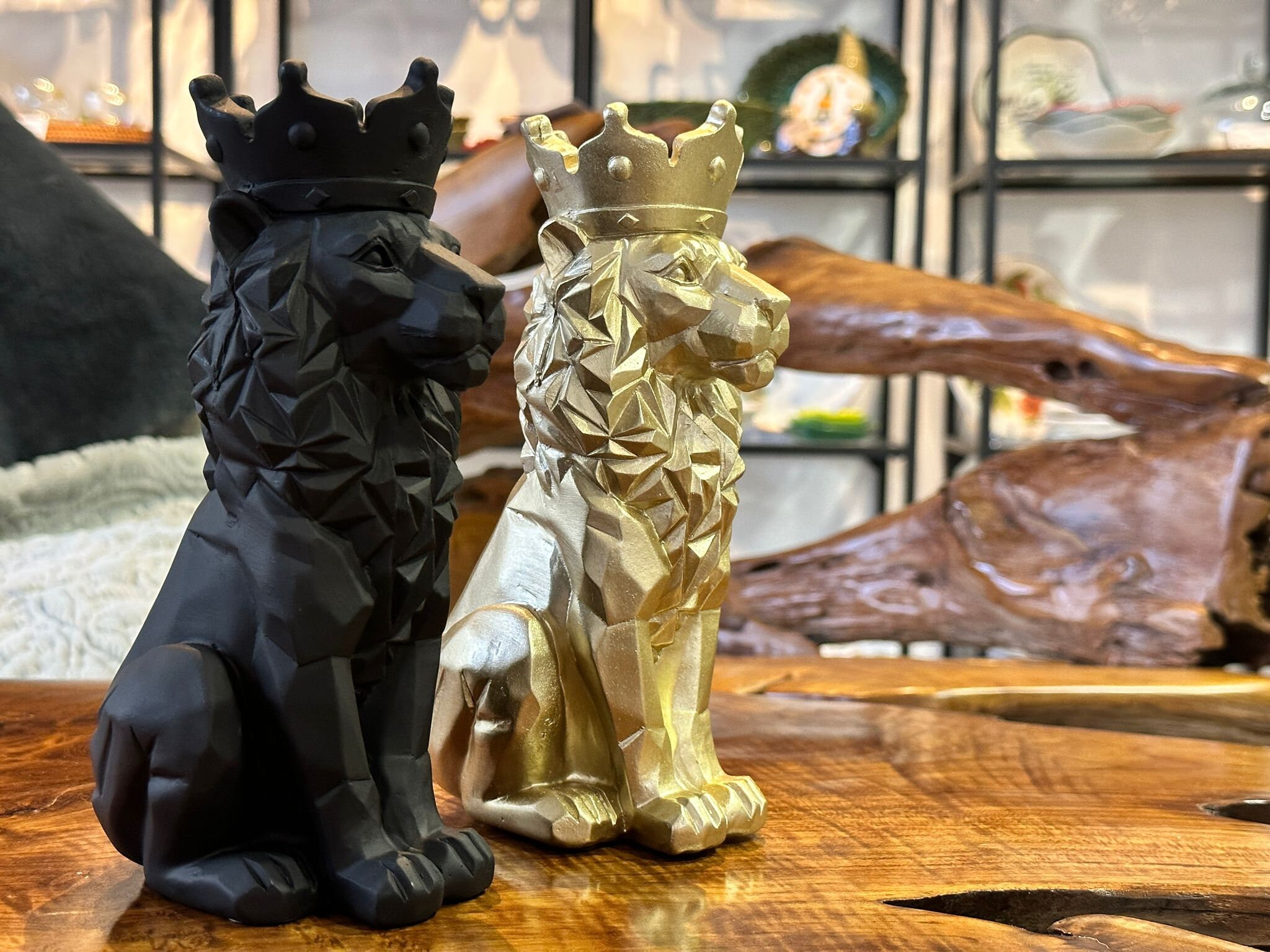 Lion Statue / Lion Figure with Crown Black Gold / Decoration / King / Sculpture / Table Decoration / Home Decor / Gift Idea
