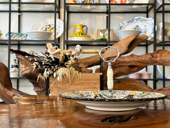 Etagere / Dessertständer mit Ornament / Servieren / Tischdekoration / Keramikgeschirr / Handarbeit aus Keramik / Dekoration / Geschenkidee
