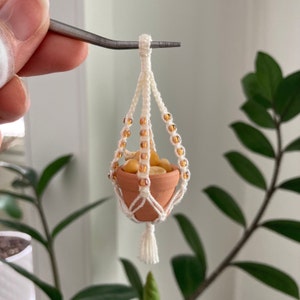 1:12 Miniature Makramee Blumenampel im Puppenhaus-Maßstab 1:12