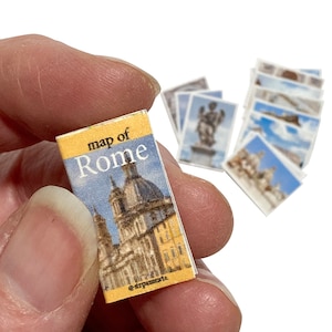 Kaart van Rome voor poppenhuis, kaart van Rome en twaalf reisfoto's, miniatuurpoppenhuis, schaal 1:12.