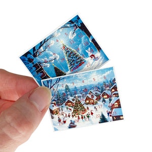 Calendario dell'avvento natalizio in miniatura con finestre apribili, in scala 1:12, delle dimensioni di una casa delle bambole.