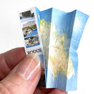 La carte de la petite île de Rodos / Grèce à l'échelle miniature, maison de poupée 1:12