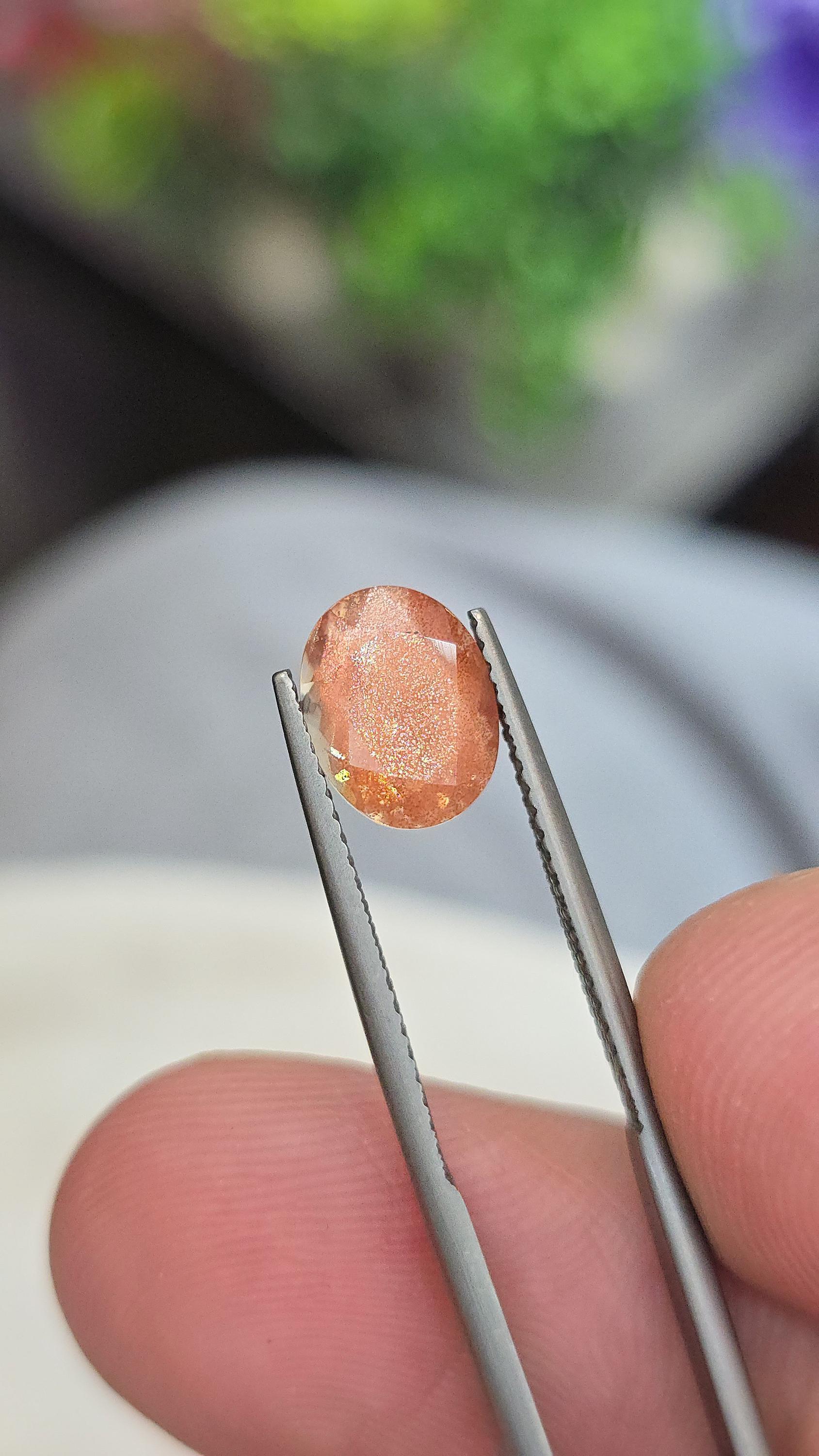 アメリカ産、非常に希少な最高品質の天然アンデシンオレゴンサン