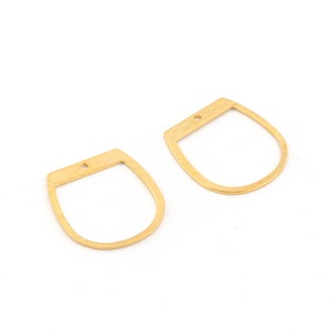 24k guldpläterat bågformat D-format tunt hänge, hamrat D-format hänge, D-format örhänge, smyckestillbehör, 22 x 25 mm, 2 st, AL-499