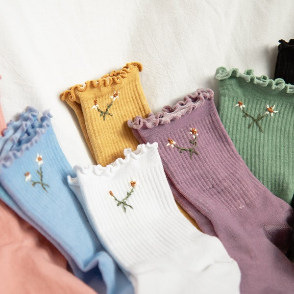 Daisy Embroidered Socks
