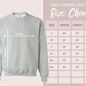 K&ouml;nnte beinhalten: Gr&ouml;&szlig;entabelle f&uuml;r einen Unisex-Sweatshirt mit Rundhalsausschnitt. Die Tabelle zeigt die Breite, L&auml;nge und &Auml;rmell&auml;nge in Zoll f&uuml;r die Gr&ouml;&szlig;en S, M, L, XL, 2XL und 3XL.