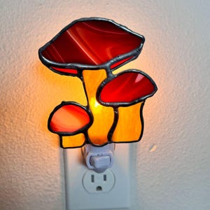 Stained Glass Mushroom Night Light – Handmade Stained Glass Lamp, Whimsical Mushroom Gift for Nature Lovers