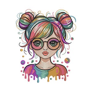Puede incluir: Diseño bordado de una niña con cabello arcoíris peinado en dos moños. Lleva gafas redondas y una camiseta colorida con efecto de pintura goteando. El diseño incluye remolinos y puntos de colores.