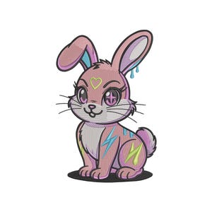 Pode incluir: Design bordado de um coelho rosa com olhos grandes, nariz em forma de coração e detalhes de raios e gotas. O coelho tem um coração na testa e está sentado sobre uma base oval preta. O design está em um fundo branco.