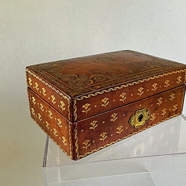 An outstanding Giulio Gianini leather jewellery box