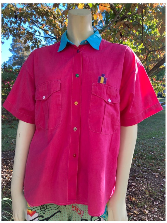 1980s hot pink shirt with cityscape on back - image 2