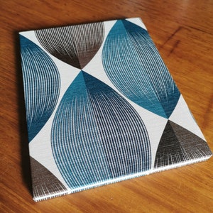 Cuaderno de tapa dura rayado encuadernado a mano