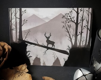Wooden bridge - Carte postale forêt en nuance de gris avec cerf