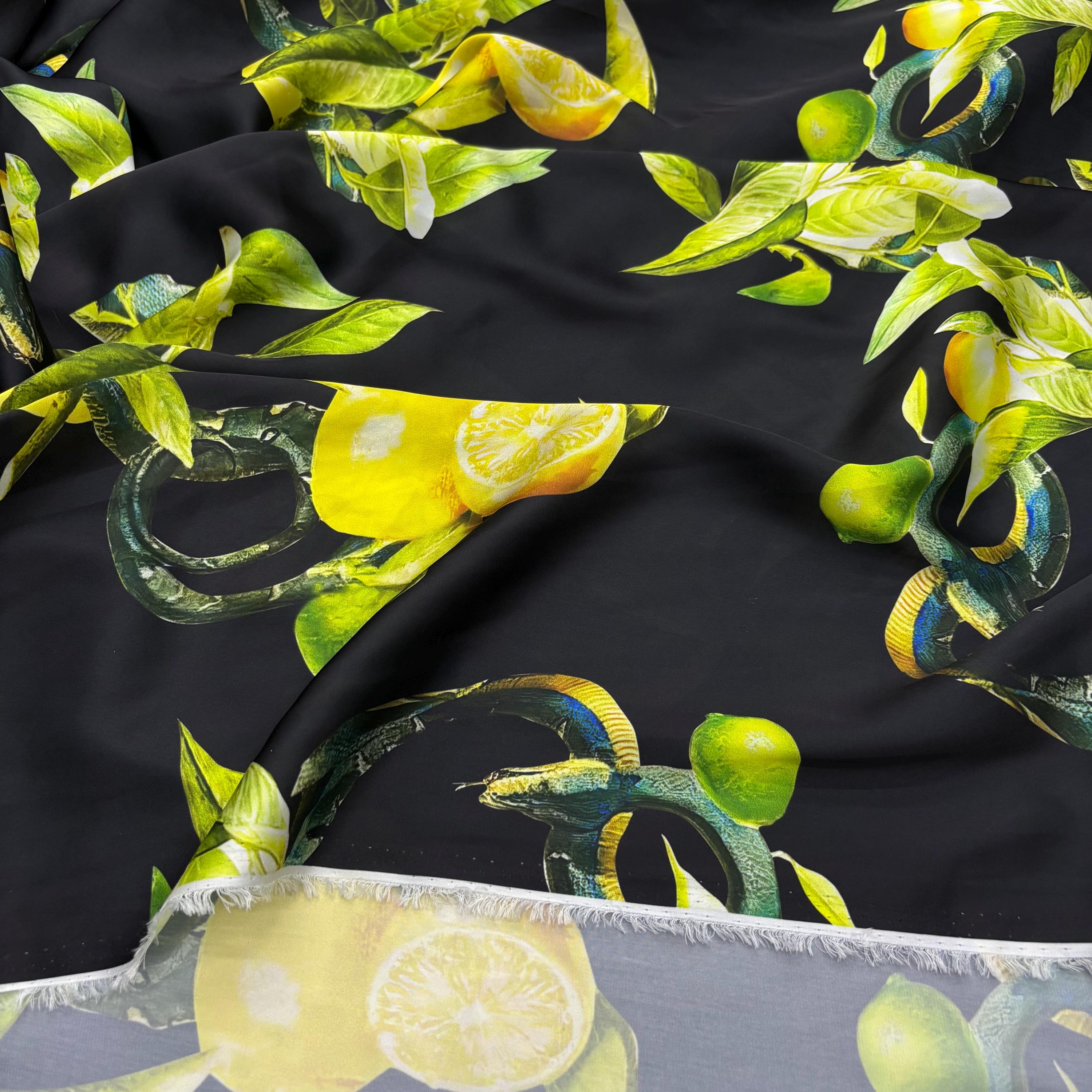 Seidiger Satinstoff mit Zitronenmuster aus italienischem Design