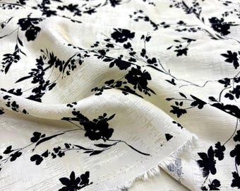 Ecru-Schwarz Jacquard Cupro Stoff mit Blumenmuster – Elegantes Material für Kleider | 150 cm Breite