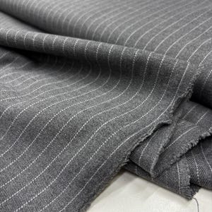 Tessuto da Abito Grigio a Righe – Materiale Sartoriale Elegante per Abiti, Gonne, Vestiti & Giacche | Larghezza 150 cm
