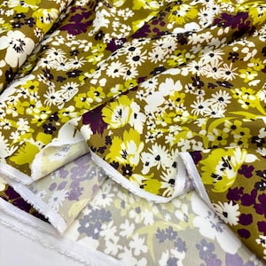 Green White Floral Viscose Fabric by Yard – Soft Drapey Lightweight Fabric for Dresses, Blouses (Width 150cm 1,64 yard 57 inches)