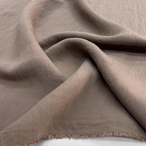 Tessuto in cupro beige lavato – Materiale morbido, leggero e sostenibile per abiti e abbigliamento / 150 cm