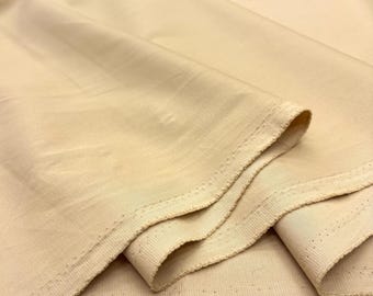 Lichtbeige, zware katoenen denimstof, 150 cm breed, voor naaiprojecten.