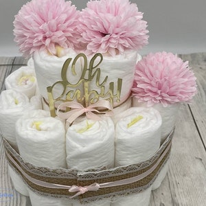 Süße 2-stöckige Windeltorte in rosa für Mädchen