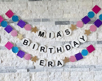 Pancarta de cumpleaños con pulsera de la amistad, pancarta con pulsera con nombre personalizado, decoración de cumpleaños para adolescentes, pancarta personalizada con cuentas Eras, pancarta con nombre personalizado