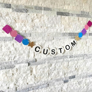 Fiesta temática de las Eras de la Amistad: pancarta de pulsera de la amistad, pancarta de cumpleaños personalizada, pancarta temática de la amistad personalizada, decoración de cumpleaños para adolescentes
