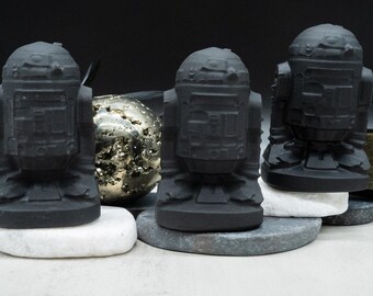 黒曜石製R2D2ドロイドクリスタルフィギュア、SFロボットコレクターズアイテム、宇宙冒険装飾、宇宙エネルギーコンパニオン、スピリチュアル銀河探検家