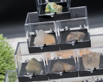 Geheimnis Mini Kristall Box Zufällige Natürliche Mineral Probe Stein Heilung Schutz Altar Tablett Wohnkultur Miniatur Kristall Display Box Geschenke