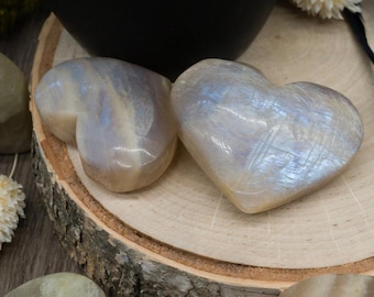 Blue Flash Moonstone Heart Crystal Carving Healing Protection Meditation Gift Spiritual Energy Love Fertility Palm Stone Pocket Gemstone Gem