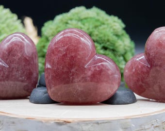 Natürliches rosa Erdbeerquarz-Kristallherz, das spirituelle Heilung Schutz-Edelstein-Meditations-Liebes-Energie-Schmuckstück-Dekor-Geschenk für sie schnitzt